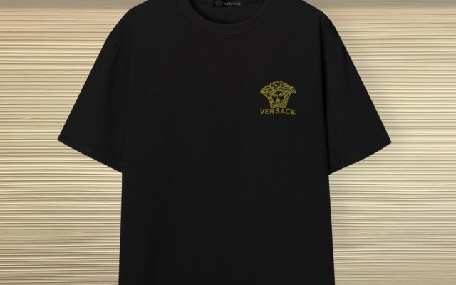 ユニセックス向けTシャツの選び方：黒とサイズ感