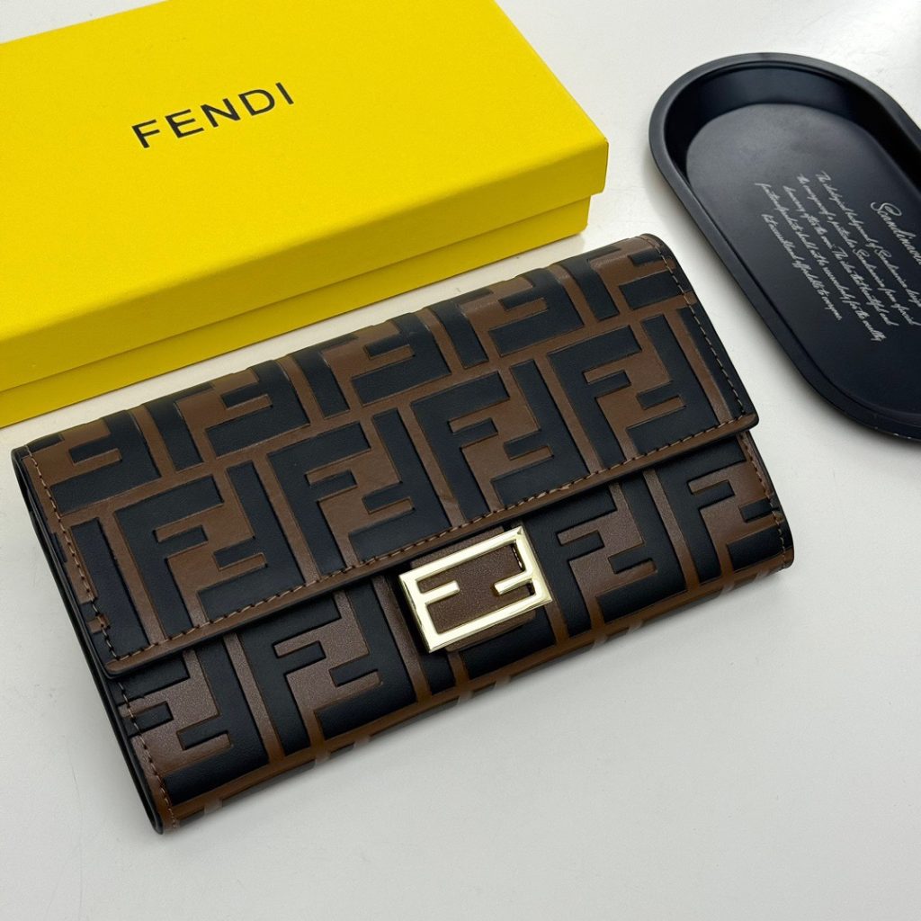 物価高でも選びやすい財布：FENDIを自然に取り入れる
