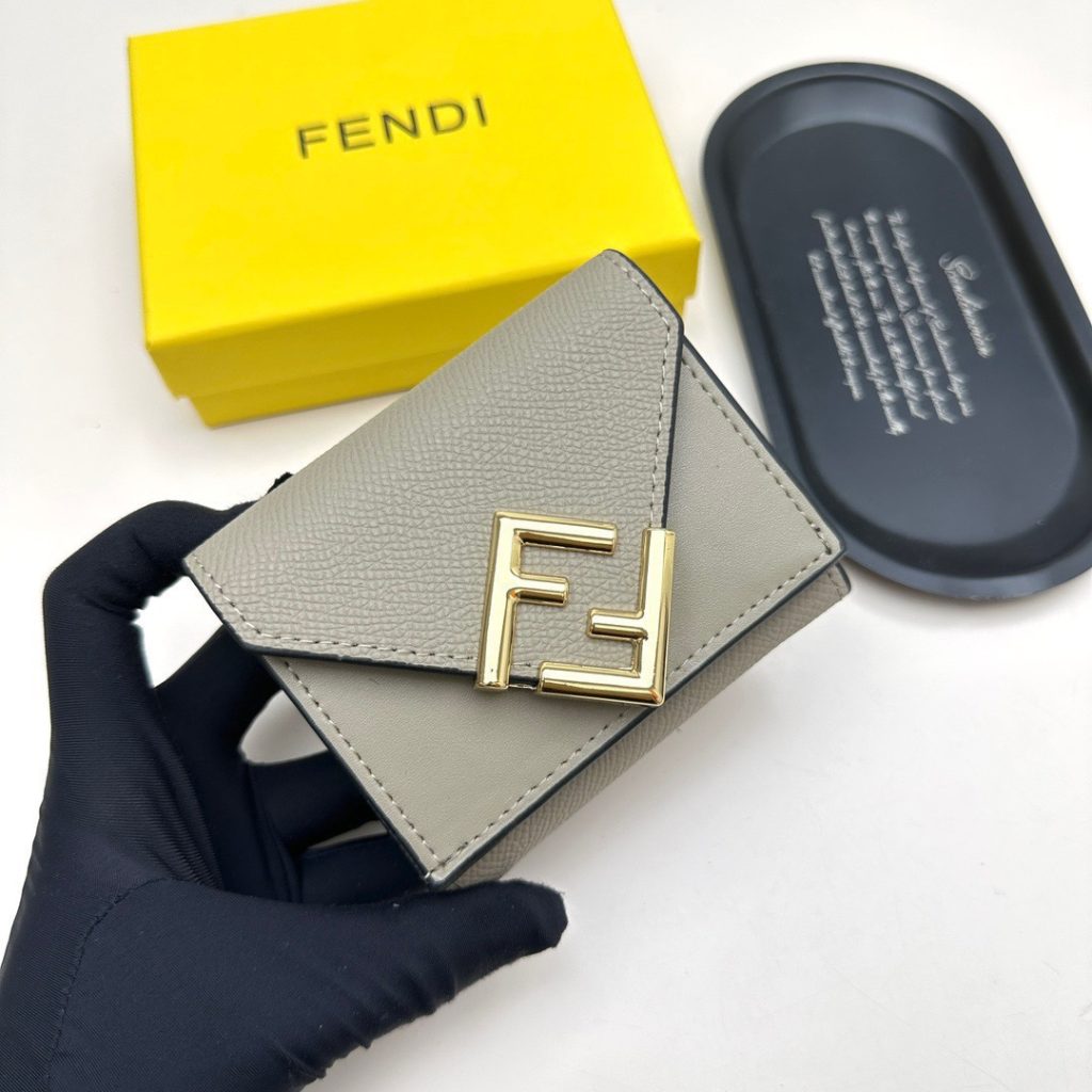 FENDI フェンディ コピー 財布 コインケース ミニ財布 ロゴ チェーン付き ブラウン グレー ブラック - 画像 4