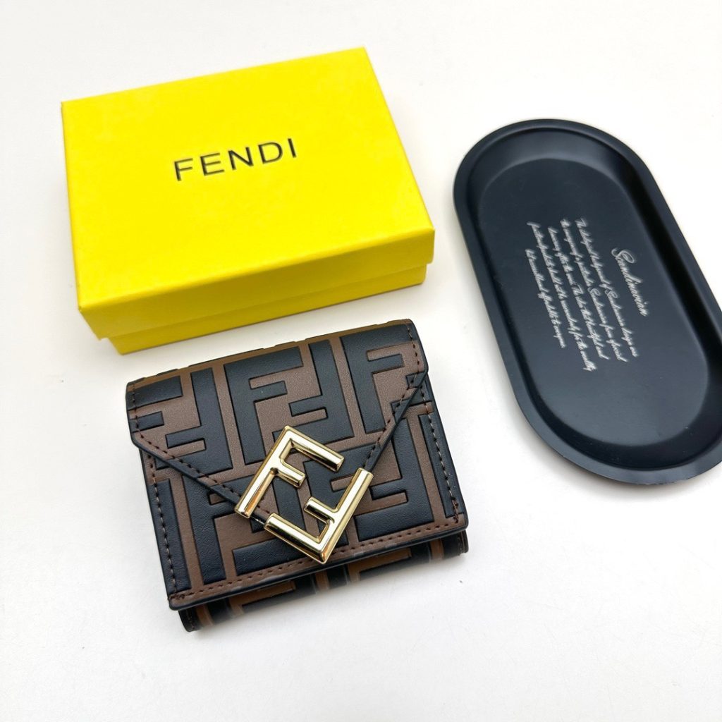物価高でも選びやすい財布：FENDIを自然に取り入れる