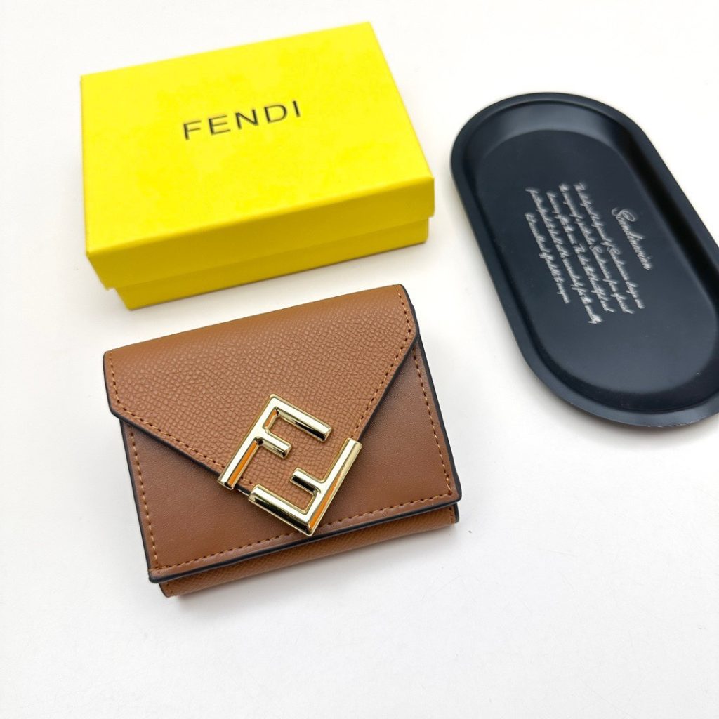 フェンディ 財布 ミニ財布 メタルロゴ ファスナー バッグ|買い物の日に予算内で見たいポイント