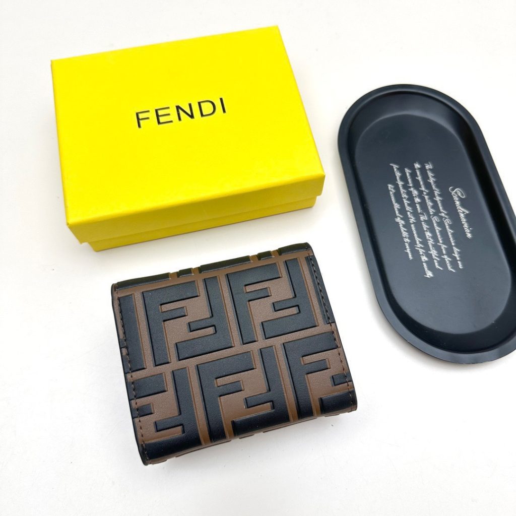 FENDI コピー フェンディ ミニ財布 コインケース ブランドコピー 黒 ブラウン 長財布 チェーン付き - 画像 3