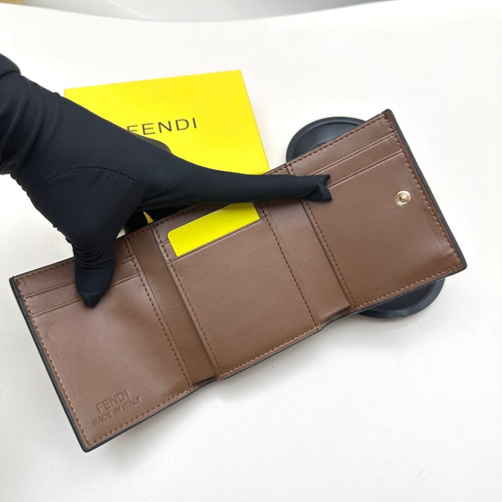 FENDI コピー フェンディ ミニ財布 コインケース ブランドコピー 黒 ブラウン 長財布 チェーン付き - 画像 8