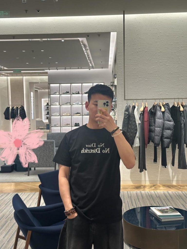 物価高でも選びやすいTシャツ：Diorを自然に取り入れる