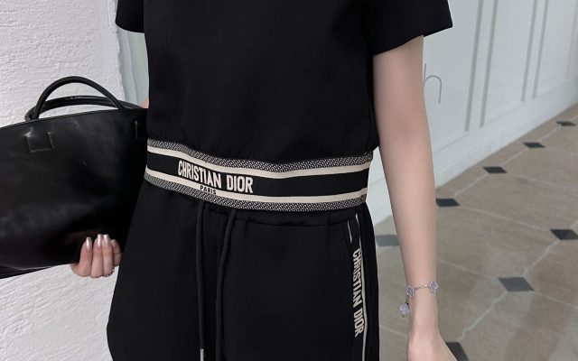 服装選びで迷ったら：Tシャツの価格と使い道