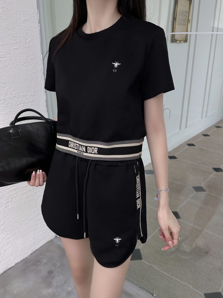 服装選びで迷ったら：Tシャツの価格と使い道