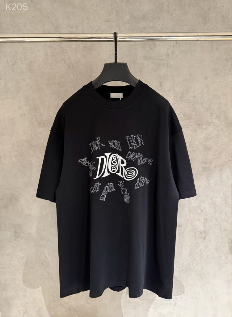 Diorの服装を毎日に使うなら確認したいこと