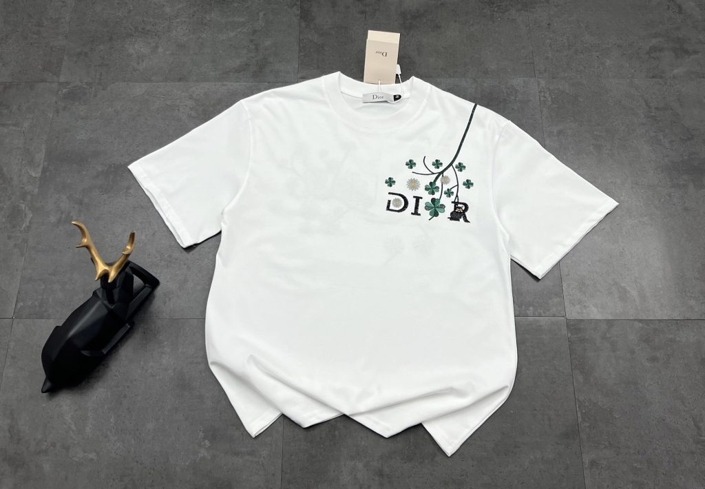 DiorのTシャツは価格・収納・合わせ方でどう見るか