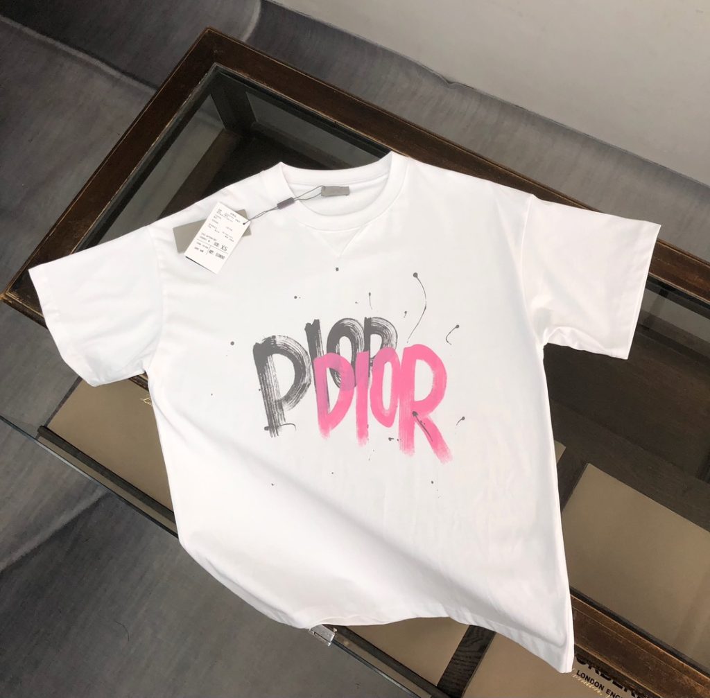 黒系Tシャツを服に合わせるなら見るべき3点