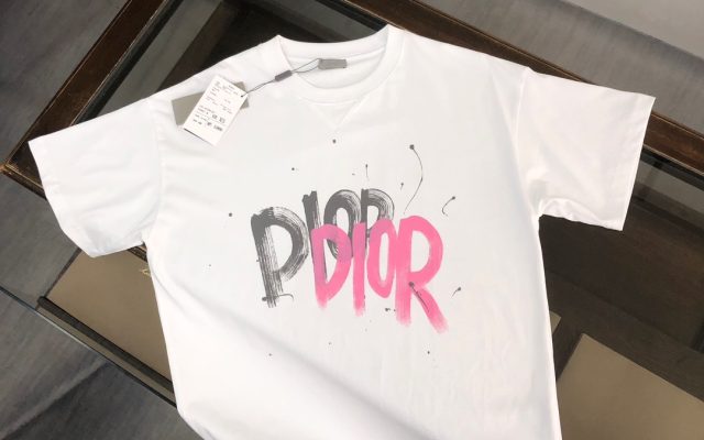黒系Tシャツを服に合わせるなら見るべき3点