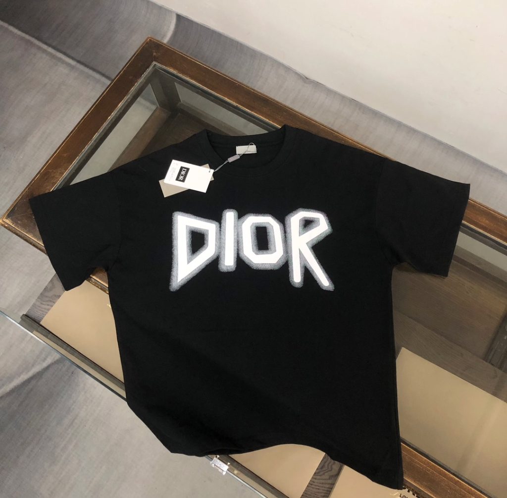 通勤の日、Diorの服は重さで差が出る