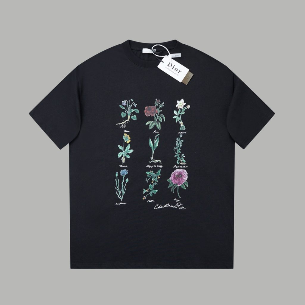 街歩きで使いやすいDiorのTシャツを写真で確認