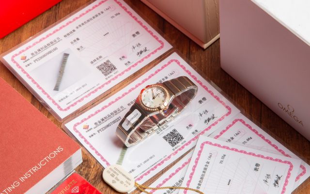 ホワイト系腕時計を服に合わせるなら見るべき3点