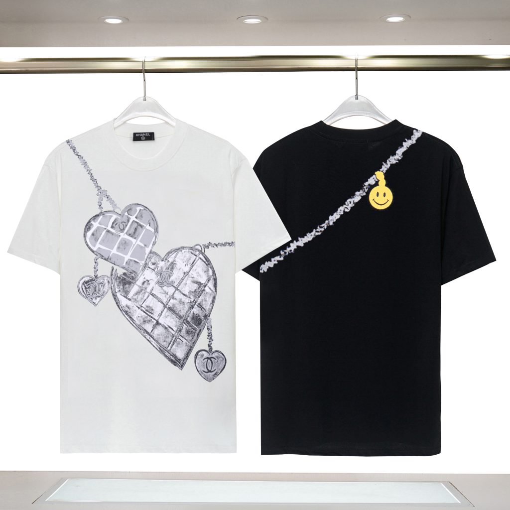 カフェに寄る日に持つなら色の沈み方も見たいCHANELのシャツ