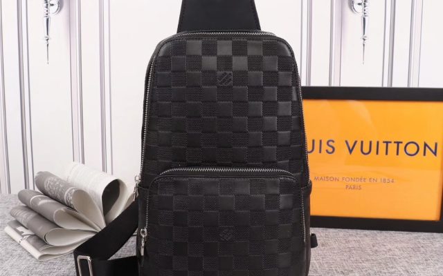 休日目線で見るLOUIS VUITTONのショルダーバッグの印象