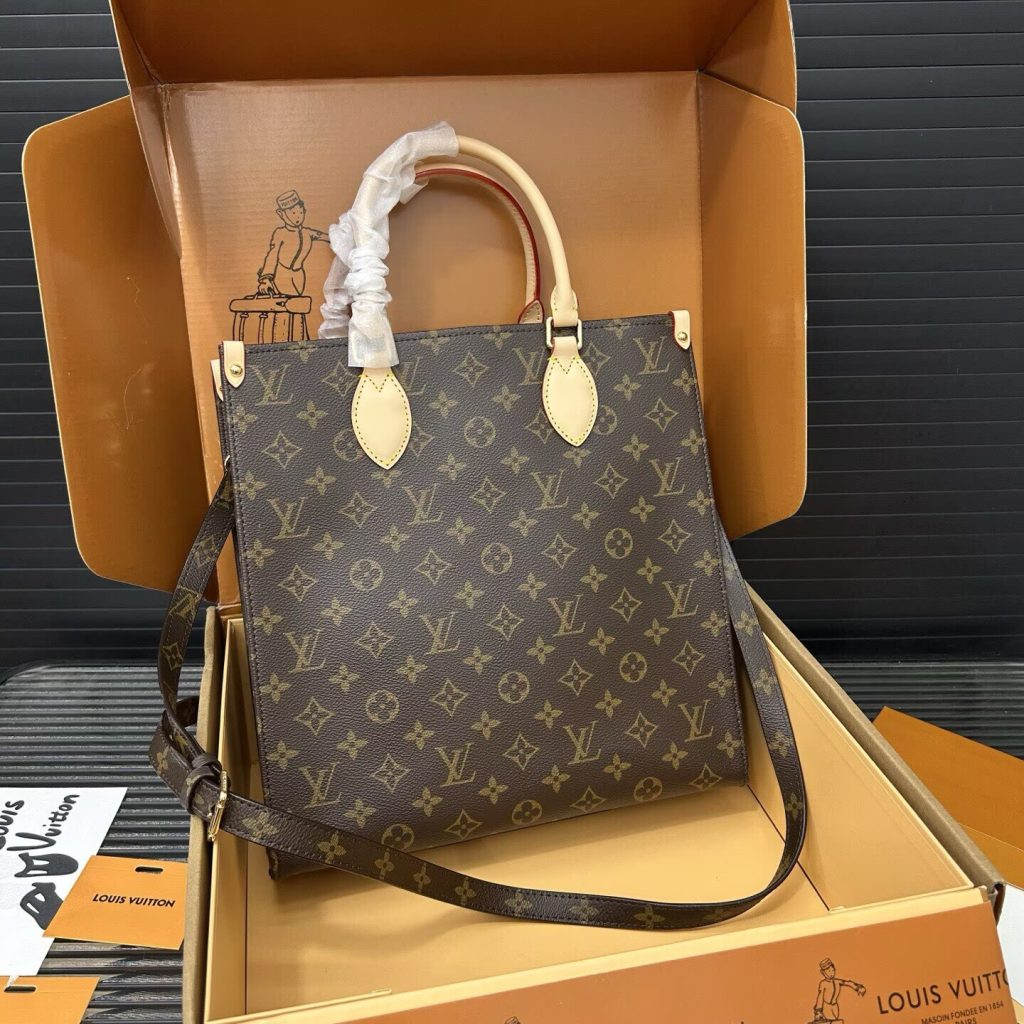 カフェに寄る日の荷物に合うバッグ