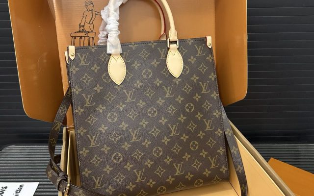 モノグラム系ショルダーバッグを服に合わせるなら見るべき3点