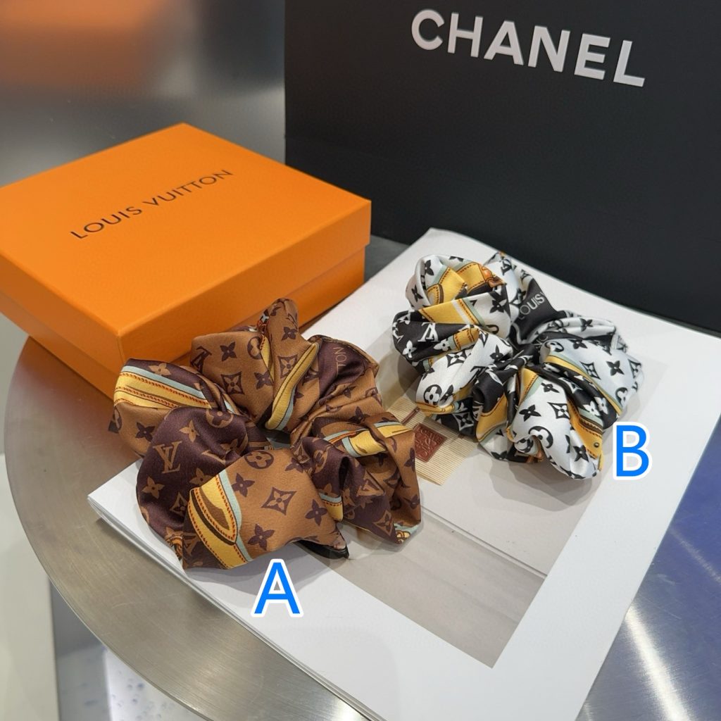 ルイヴィトン LOUIS VUITTON モノグラム柄 財布・小物｜通勤の日に毎日に合わせるポイント