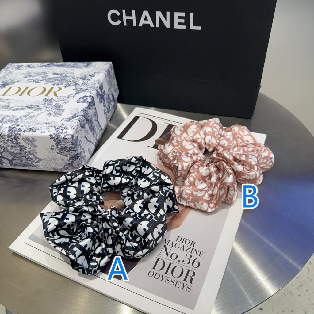 ディオール DIOR オブリーク柄 シュシュ ヘアゴム 財布・小物｜通勤の日に毎日に合わせるポイント