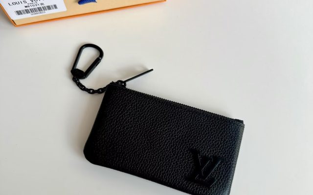 LOUIS VUITTONのポシェットは価格・収納・合わせ方でどう見るか