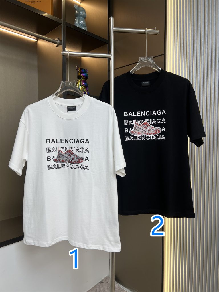 BALENCIAGA バレンシアガ Tシャツ スニーカー柄 プリント ファッションアイテム｜季節の変わり目に予算内で見たいポイント