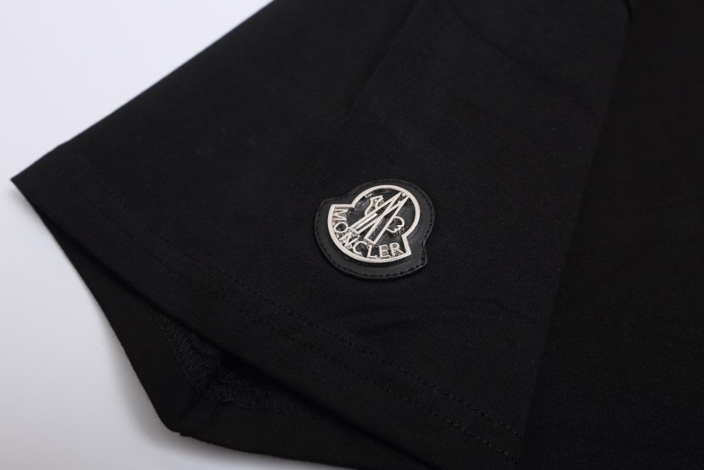MONCLER　モンクレール　半袖シャツ　T-shirt　クルーネックシャツ　アップリケ・刺繍　メンズシャツ　Ｔシャツ - 画像 7