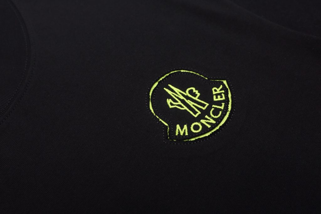 MONCLER　モンクレール　半袖シャツ　T-shirt　クルーネックシャツ　アップリケ・刺繍　メンズシャツ　Ｔシャツ - 画像 5