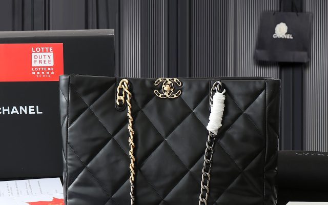 通勤目線で見るCHANELのトートバッグの印象