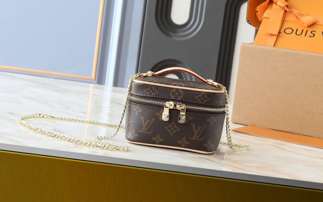 レディースの節約買いに向く化粧ポーチか写真でチェック