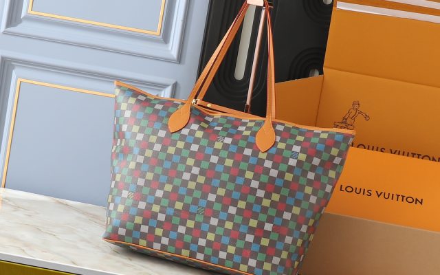 マルチカラー系トートバッグを服に合わせるなら見るべき3点