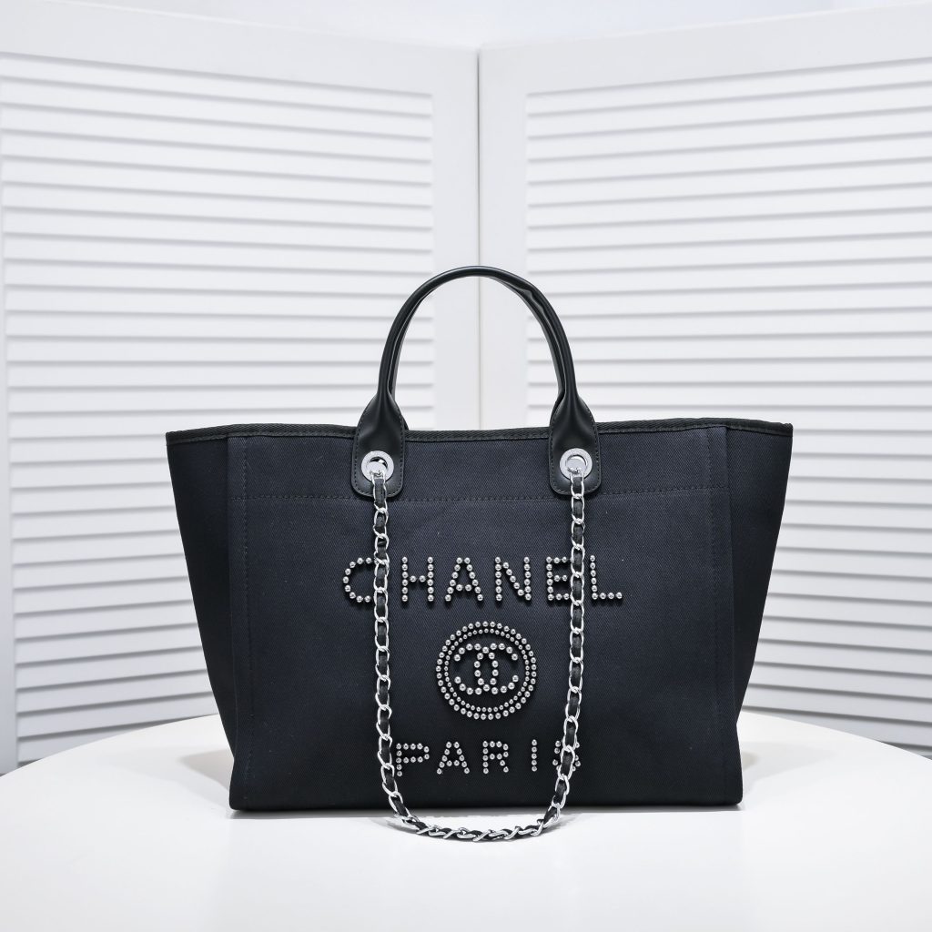 CHANELのトートバッグは価格・収納・合わせ方でどう見るか