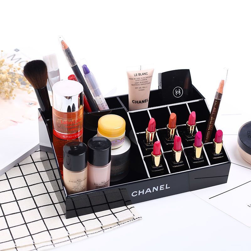 部屋づくりで使いやすいCHANELの小物入れを写真で確認