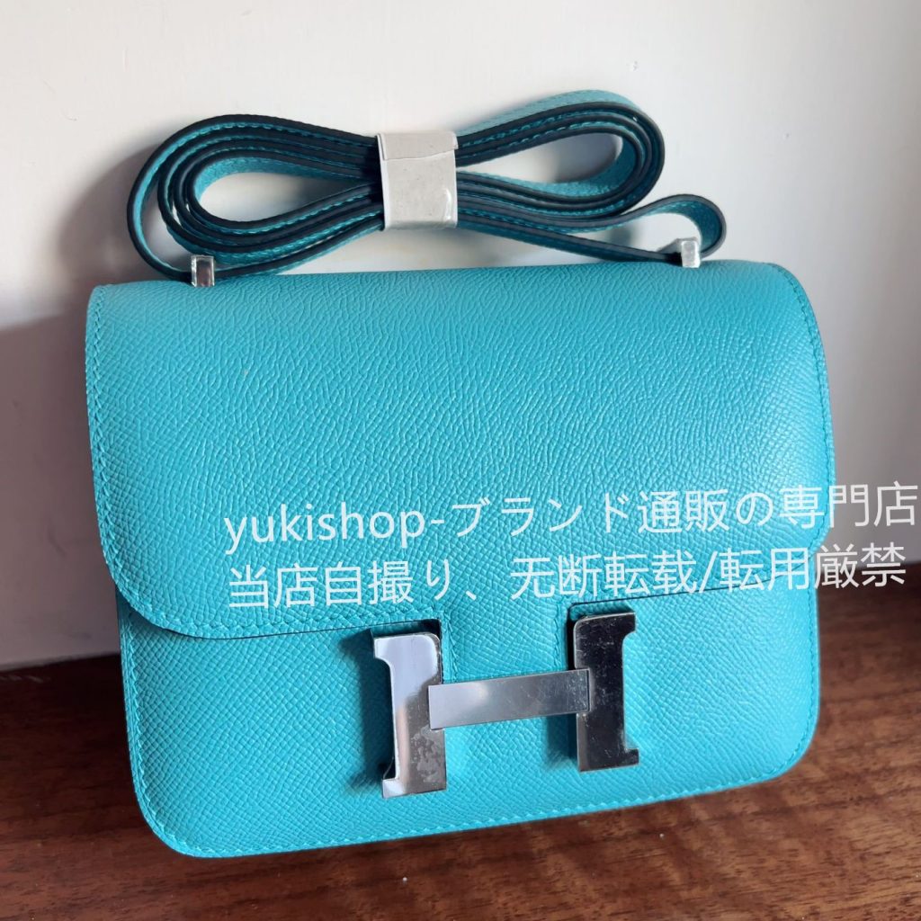 休日目線で見るHERMESのショルダーバッグの印象