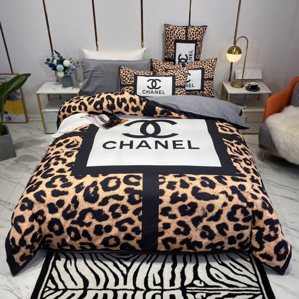 部屋づくりで使いやすいCHANELの掛け布団カバーを写真で確認