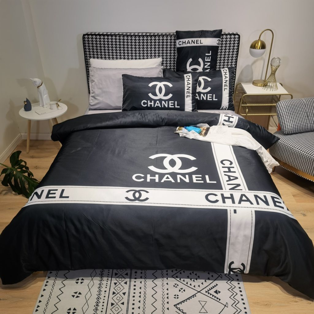 コートの日で使うCHANELのブランド小物は手元の見え方が気になる