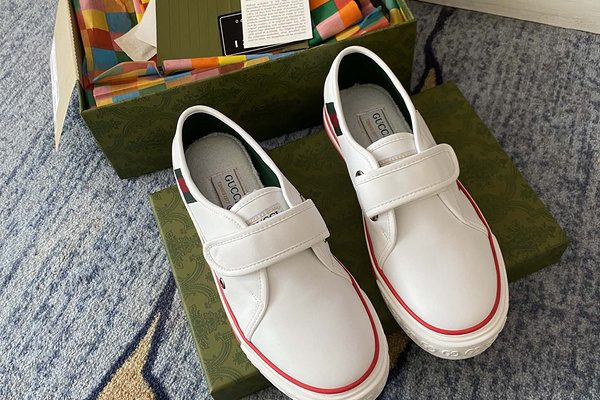 街歩き目線で見るGucciのスニーカーの印象