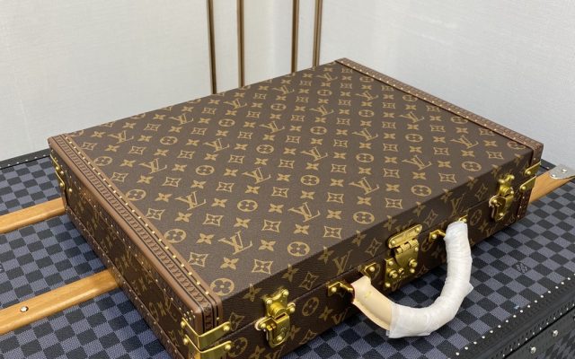 LOUIS VUITTONのその他は価格・収納・合わせ方でどう見るか