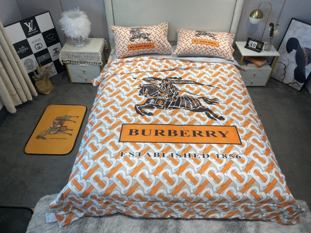 Burberry/バーバリー 夏布団セット3点 肌掛け布団と枕カバーの3点セット キルトケッ…|ギフトに使いやすいライフスタイル小物を写真…