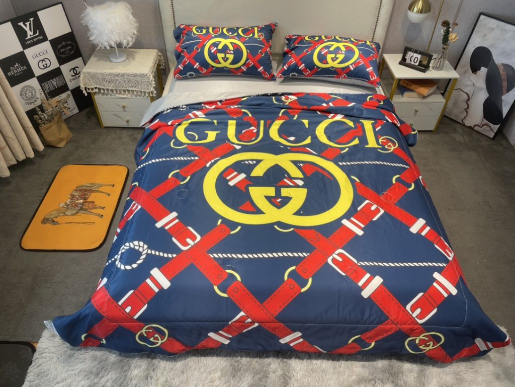 GUCCI/グッチ 夏布団セット3点 肌掛け布団と枕カバーの3点セット キルトケット ひんや…|休日に使いやすいライフスタイル小物を写真で…