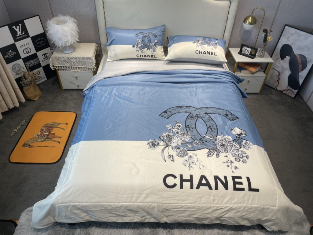CHANEL/シャネル 夏布団セット3点 肌掛け布団と枕カバーの3点セット キルトケット ひ…｜休日に使いやすいライフスタイル小物を写真で…