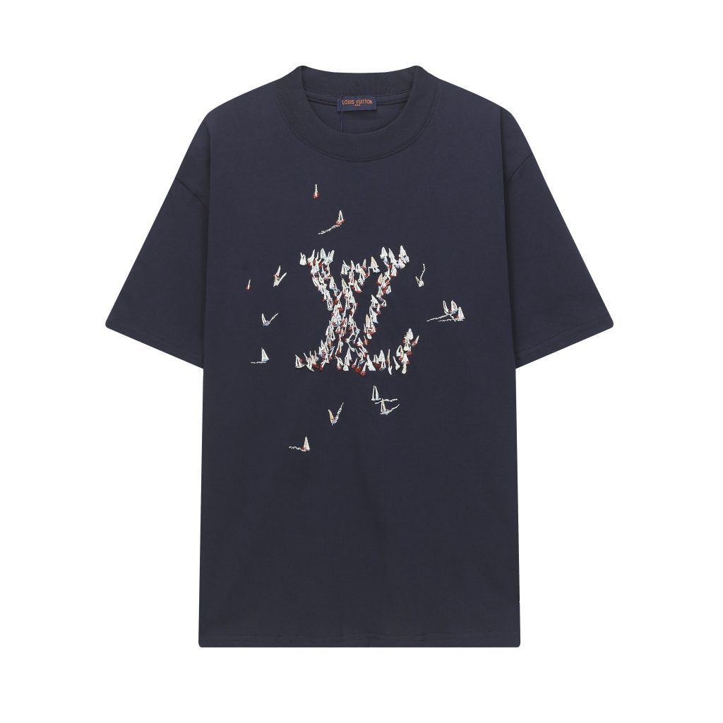 物価高でも選びやすいTシャツ:LOUIS VUITTONを自然に取り入れる