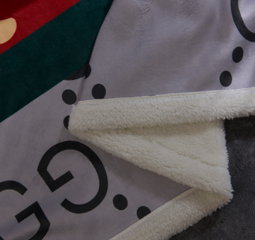 グッチ　Gucci　毛布　人気ブランケット　あったかベッド寝具　掛け布団/ひざ掛け/ソファーカバー　冷房対策 ロゴ毛布　グレー - 画像 3