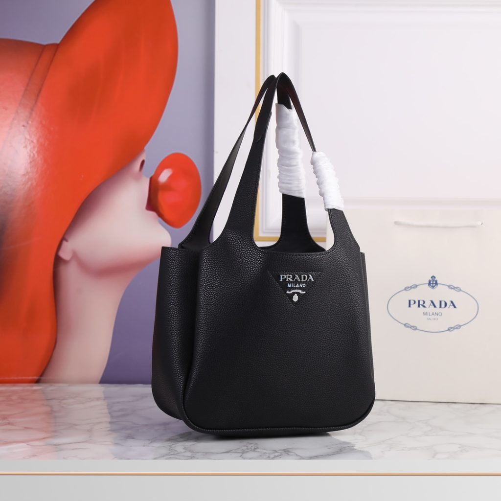 PRADA　オトナ可愛い✩　ミディアム レザートート　プラダ　トートバッグ　ブラック/ホワイト　2色 - 画像 2