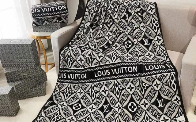 物価高でも選びやすいその他：LOUIS VUITTONを自然に取り入れる