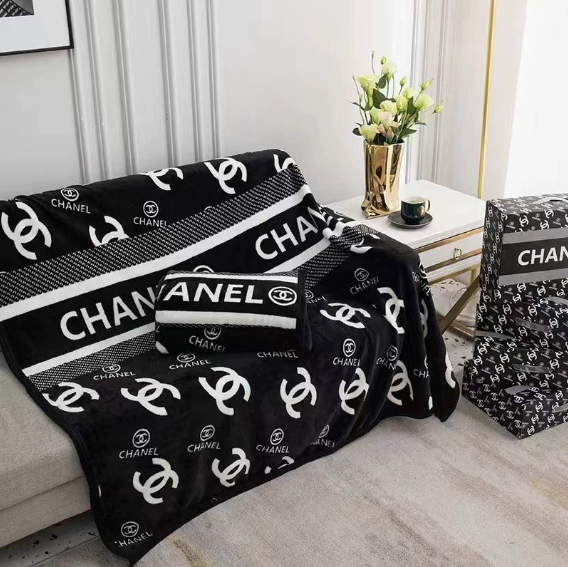 物価高でも選びやすいライフスタイル小物：CHANELを自然に取り入れる
