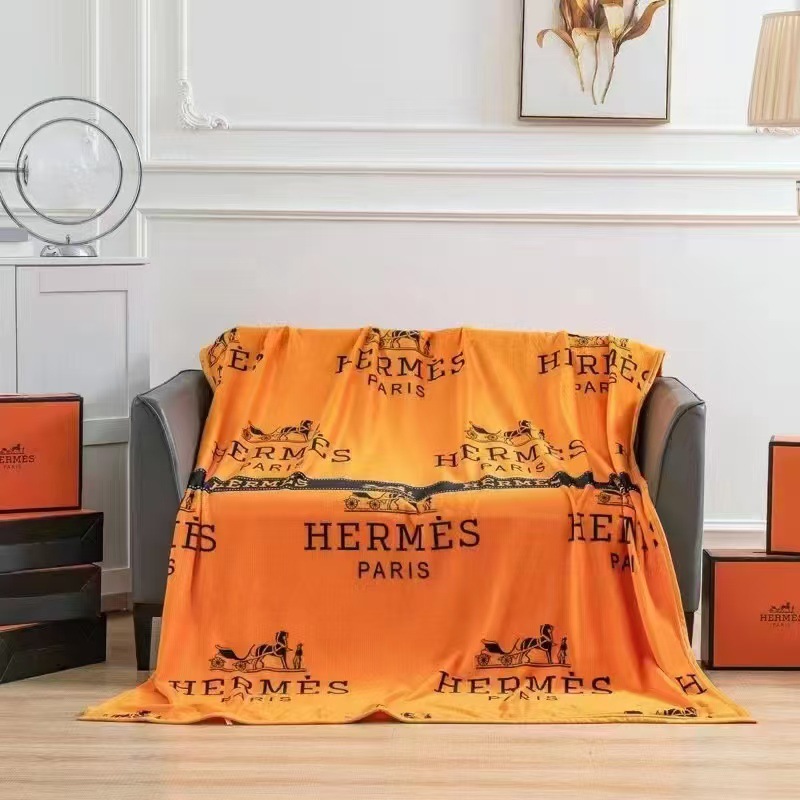 部屋づくり目線で見るHERMESのライフスタイル小物の印象