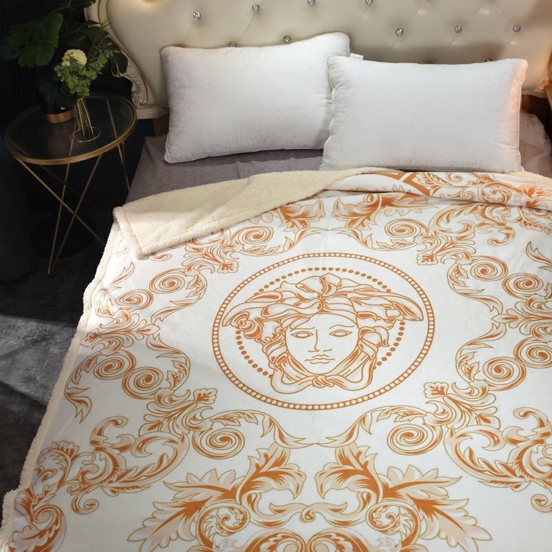 Versace　ヴェルサーチ毛布　ダブル/クイーンサイズ　あったか毛布　裏起毛　洗える　布団の中掛け　柔らかい　軽い　白 - 画像 2