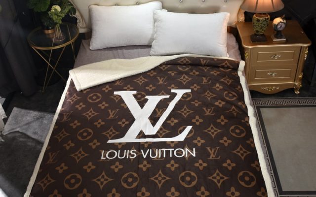 LOUIS VUITTONのその他は価格・収納・合わせ方でどう見るか