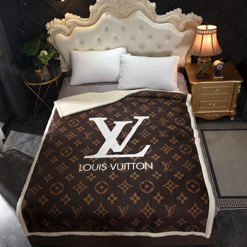 LOUIS VUITTONのその他は価格・収納・合わせ方でどう見るか