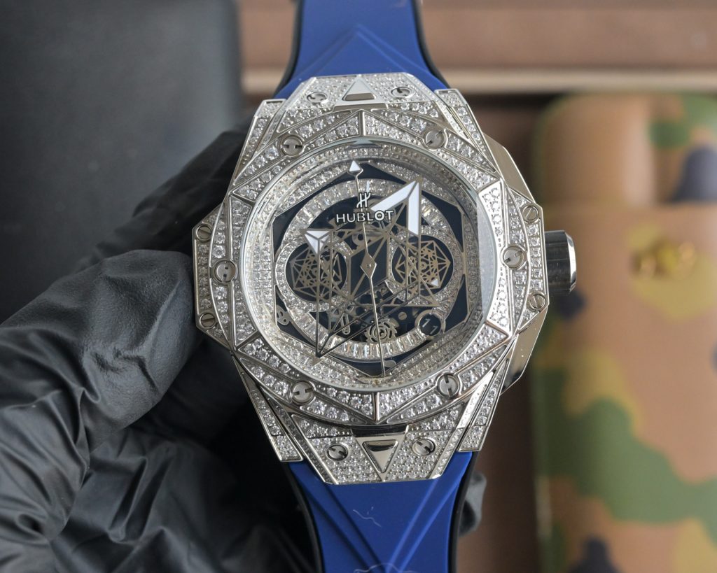 ROLEXの腕時計は財布とスマホを入れてから考える